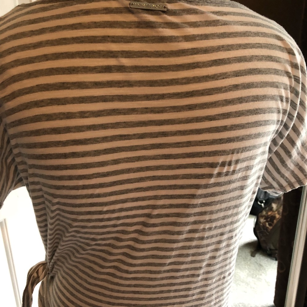 Michael Kors side-tie shirt. - Picture 2 of 3